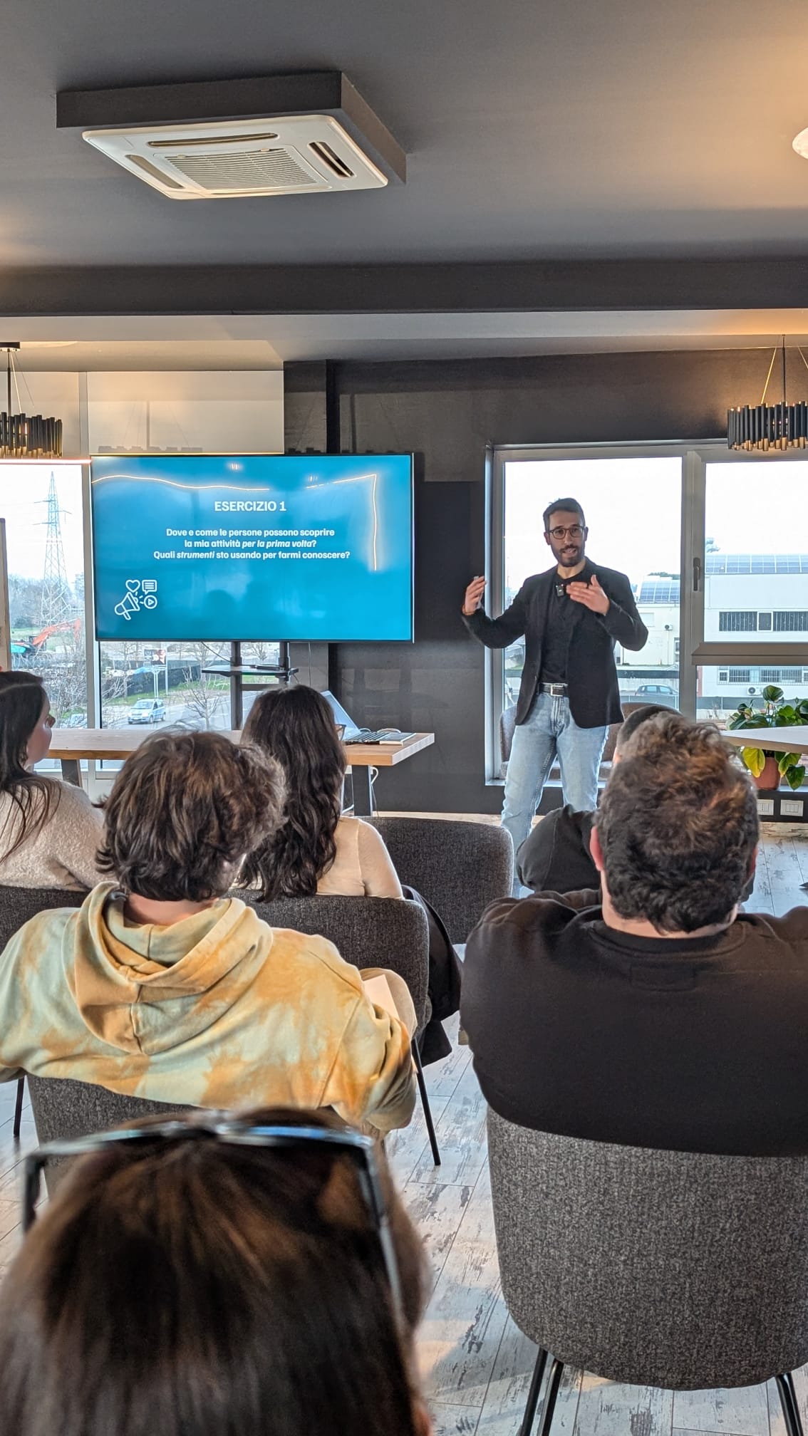 Jacopo Mascarucci durante un workshop a Hub Lab Fano